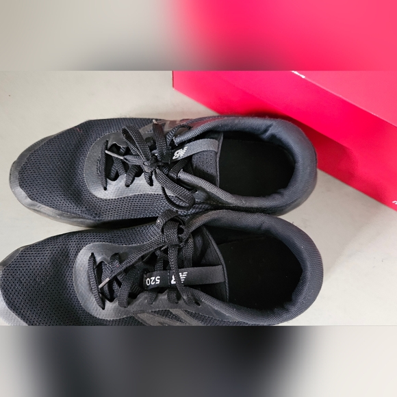 New Balance Youth sz 7 running shoes - Picture 3 of 7